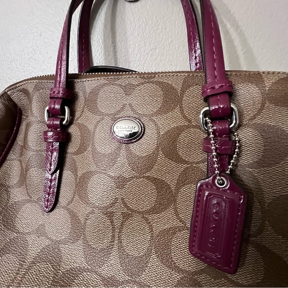 Coach Mini Bennett 2Way Shoulder Bag Authentic : In great condition - Picture 8 of 8